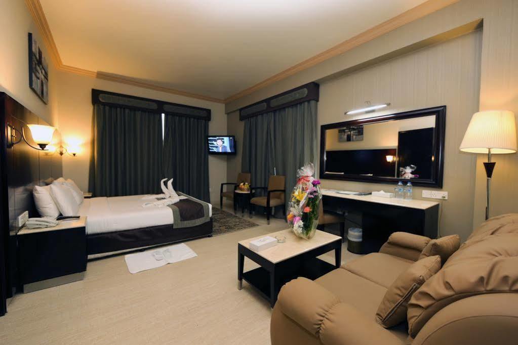Signature Inn Al Riqqa Dubai Bagian luar foto